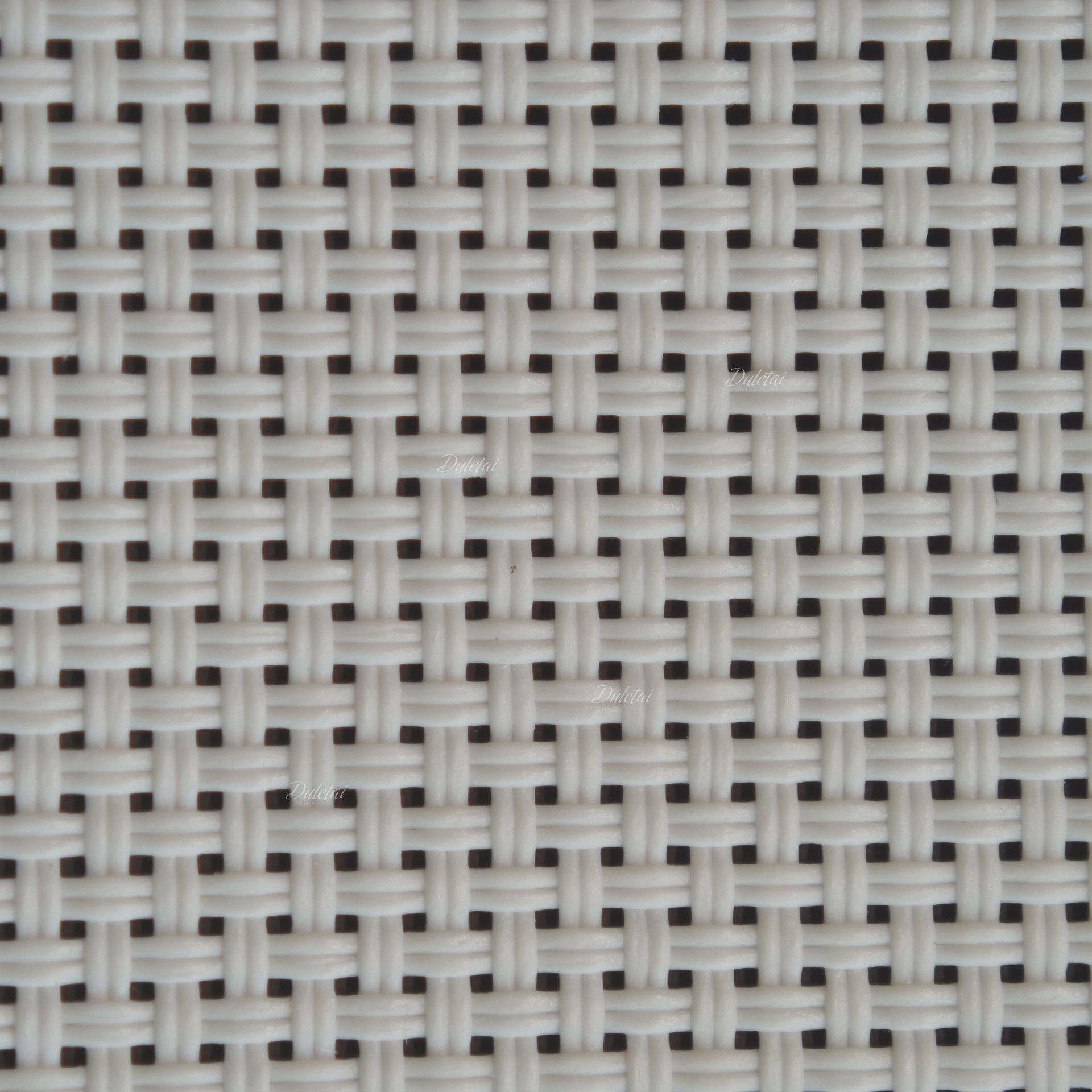 Roller shade screen