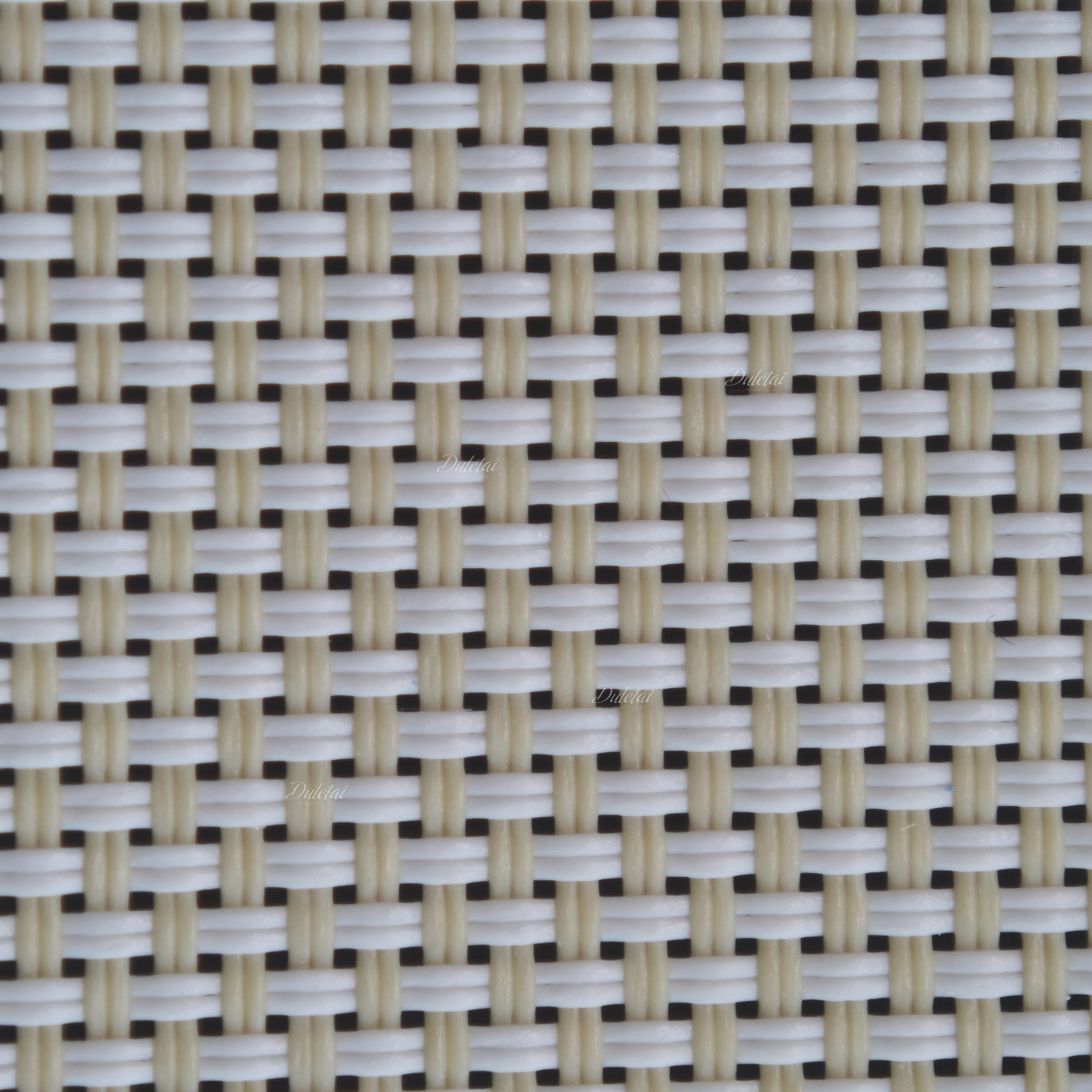 Roller shade screen