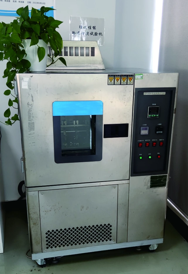 Low-temperature flexibility testing equipment
