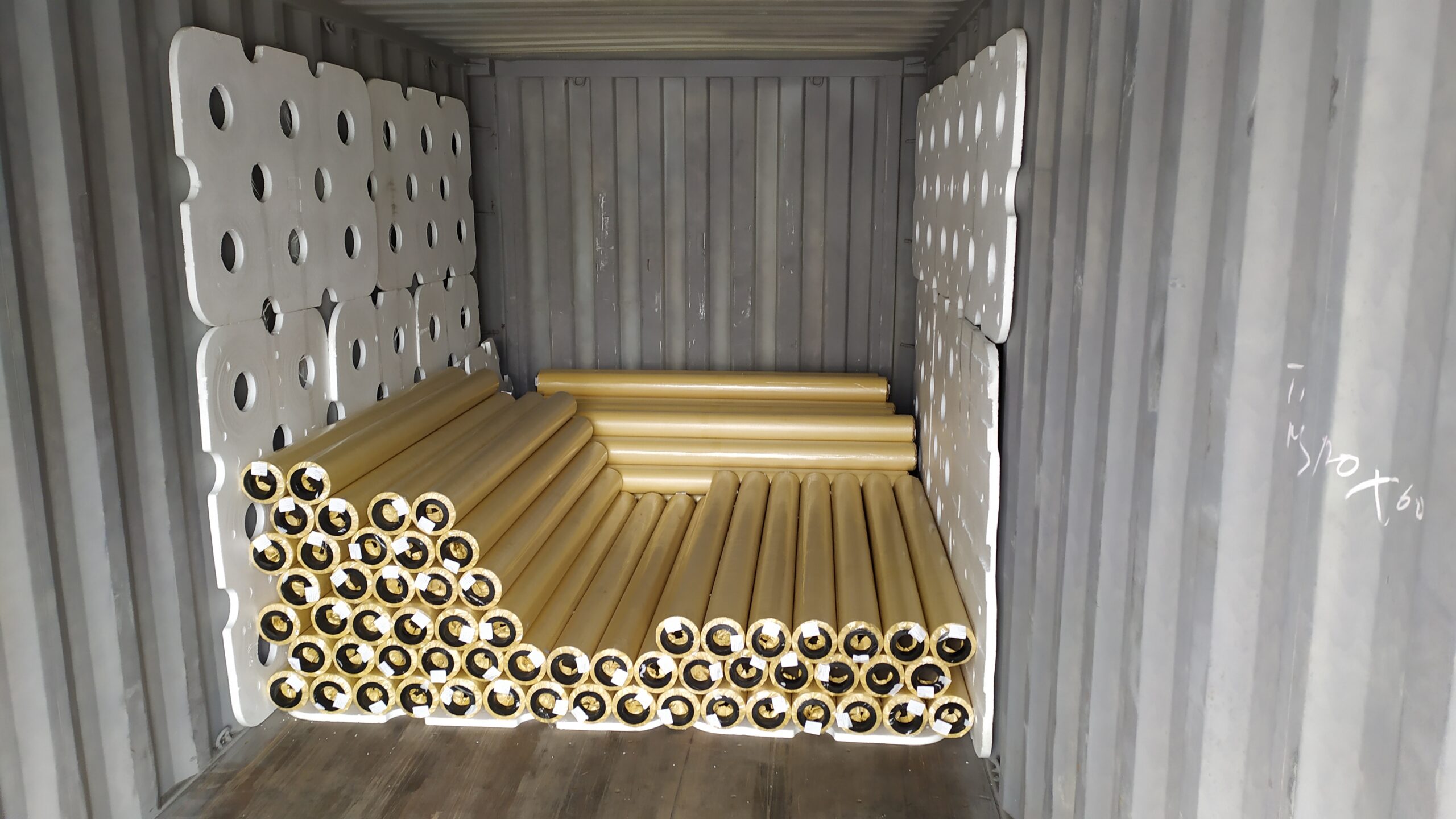 Rolls during container loading