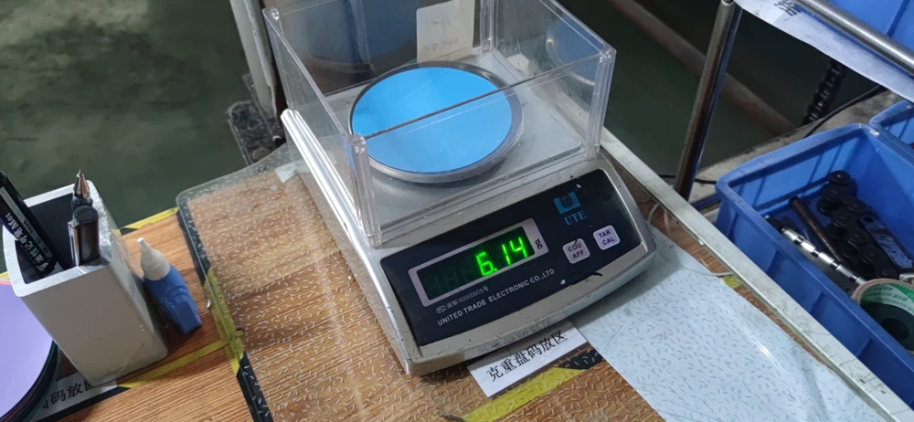 Laboratory equipment for material testing